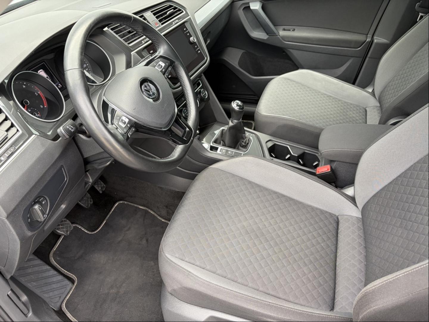 VOLKSWAGEN Tiguan