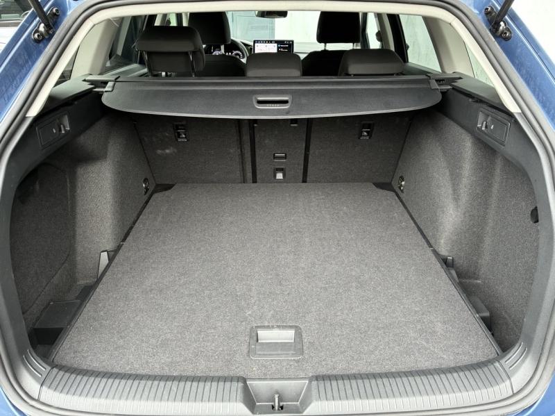 VOLKSWAGEN Golf SW