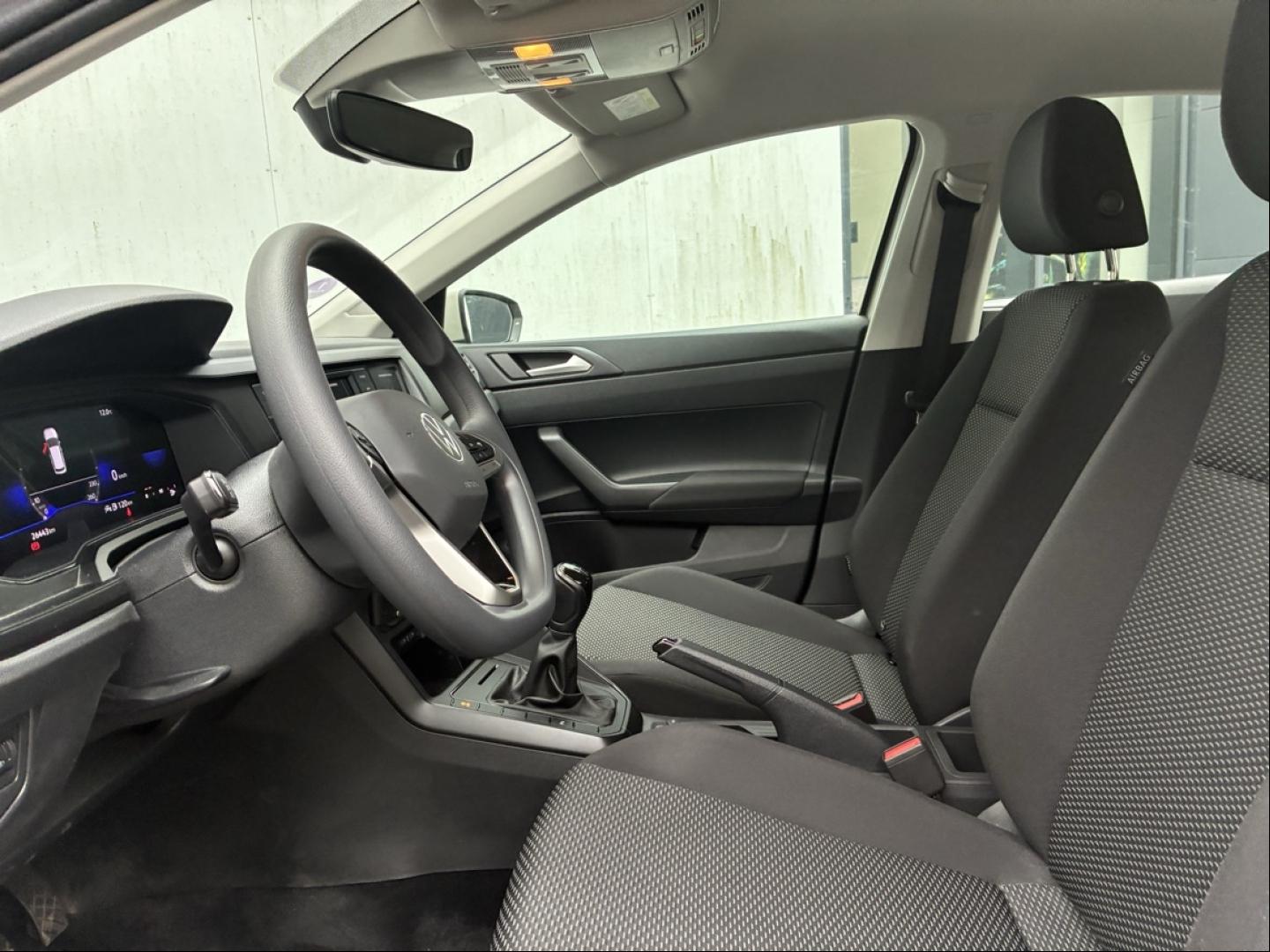 VOLKSWAGEN Polo