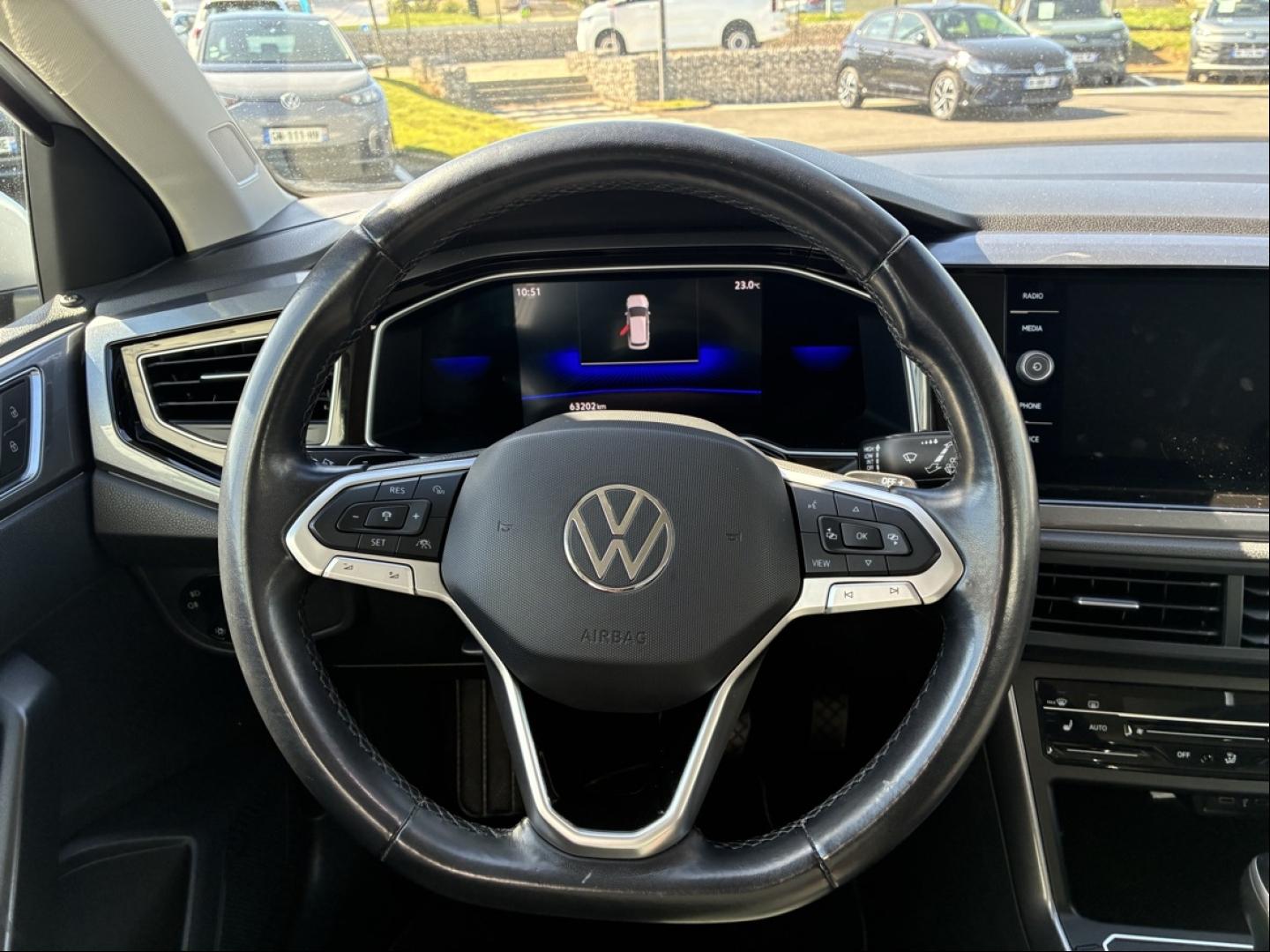 VOLKSWAGEN Polo