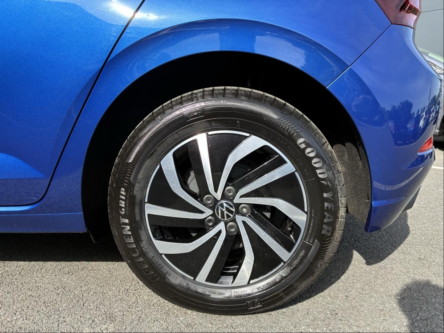 VOLKSWAGEN Polo