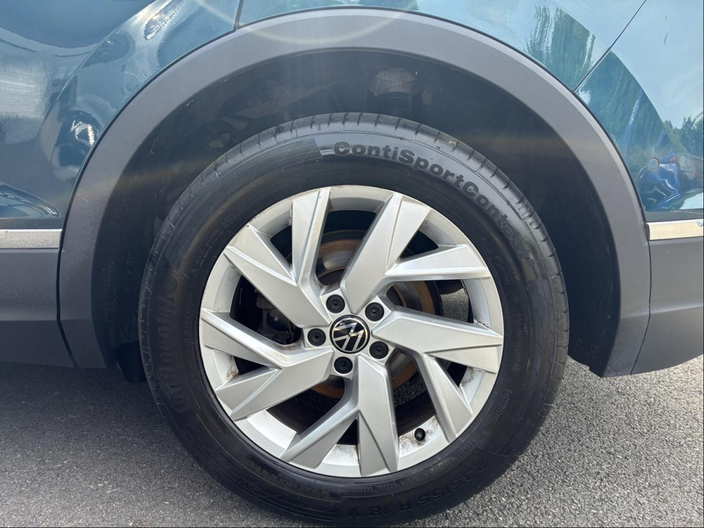 VOLKSWAGEN Tiguan