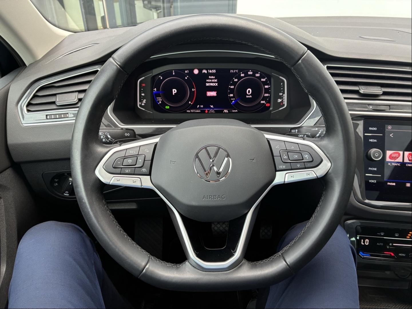 VOLKSWAGEN Tiguan