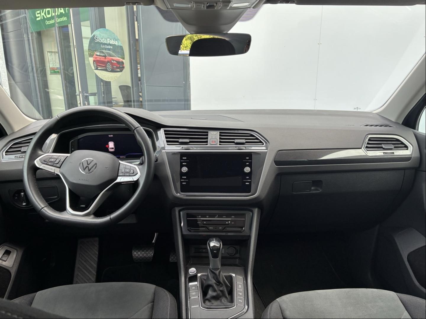 VOLKSWAGEN Tiguan