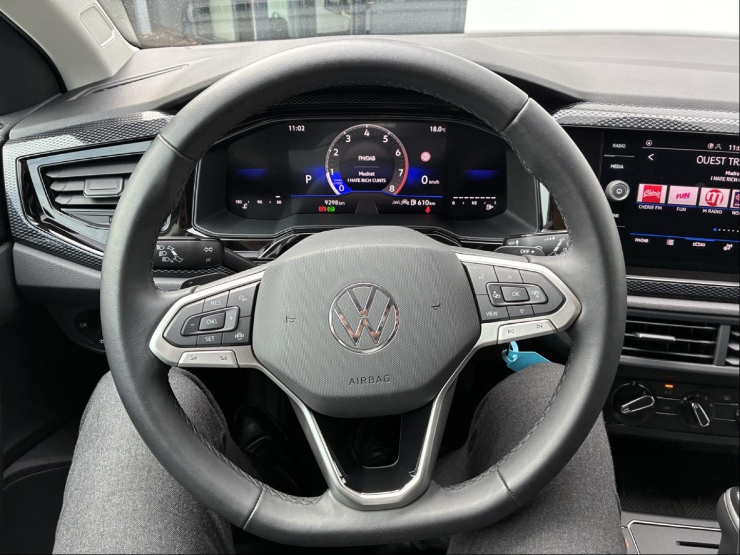 VOLKSWAGEN Polo