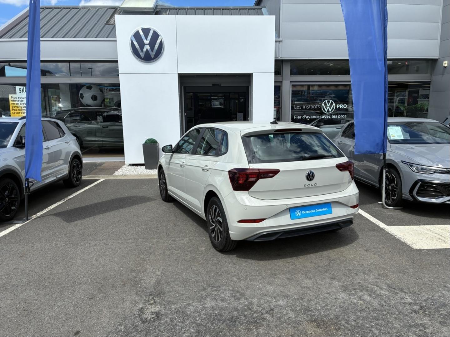 VOLKSWAGEN Polo