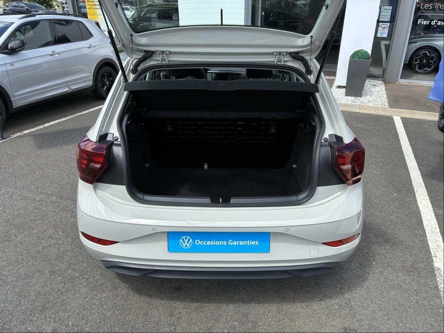 VOLKSWAGEN Polo