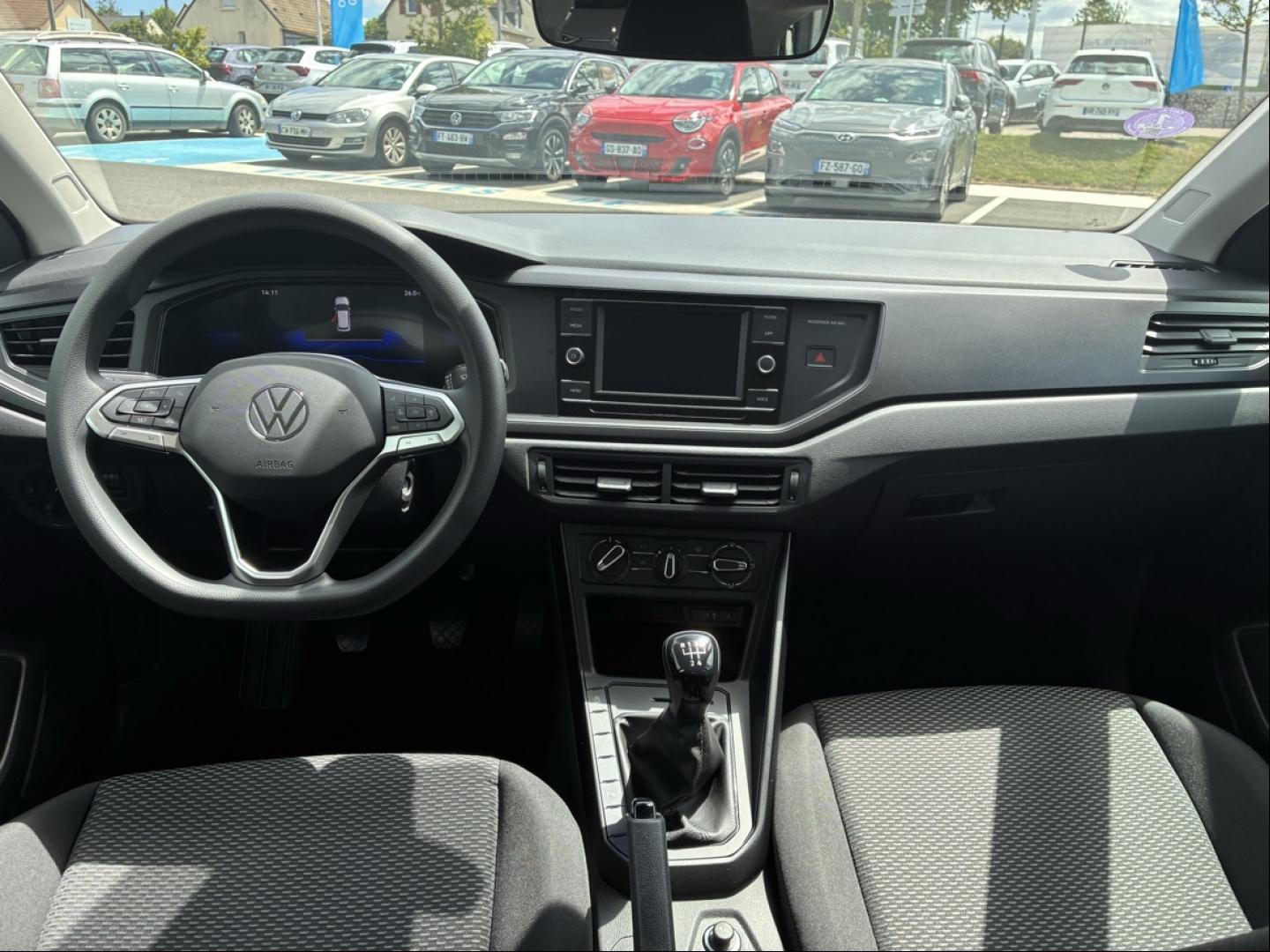 VOLKSWAGEN Polo