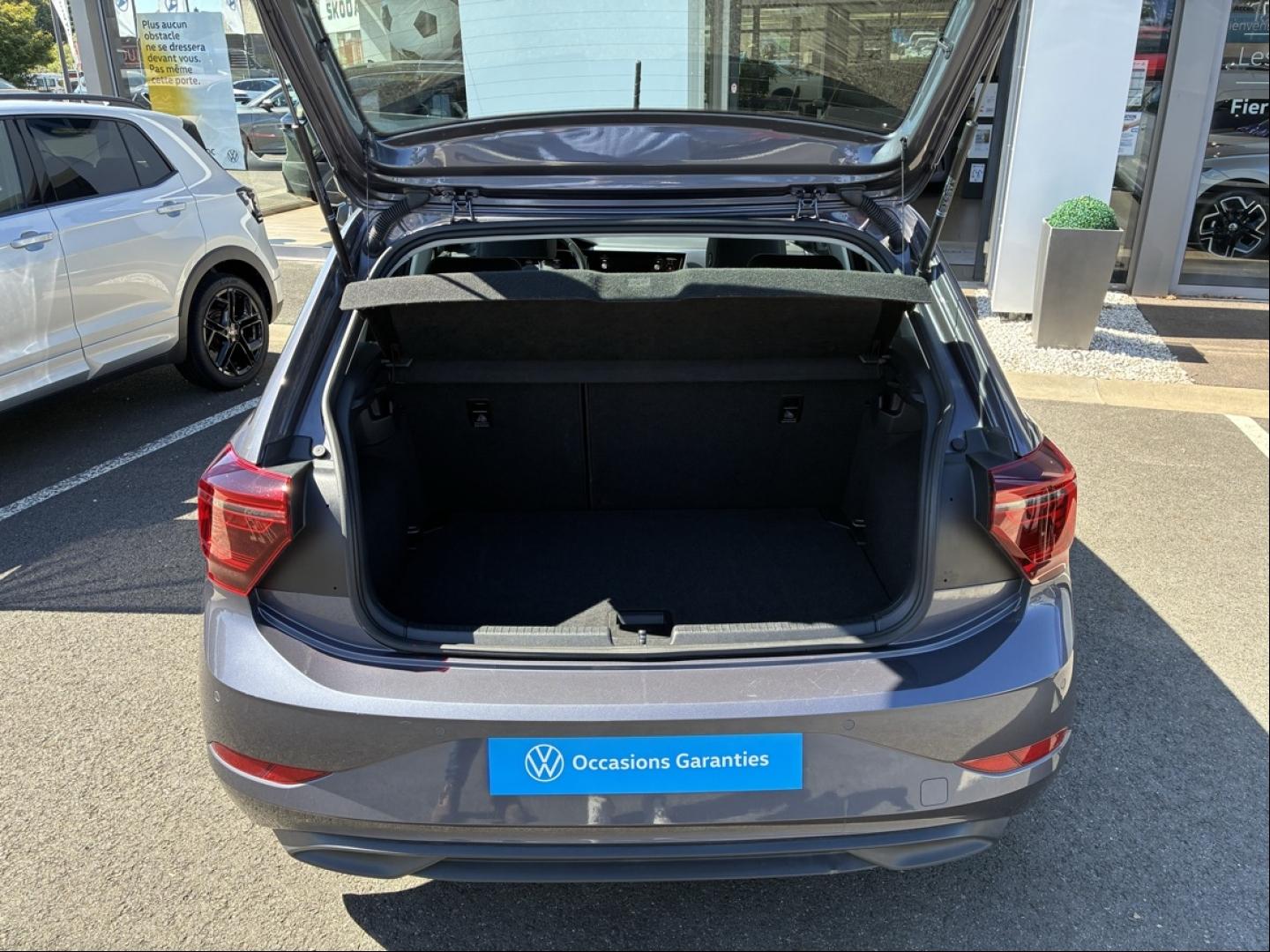 VOLKSWAGEN Polo