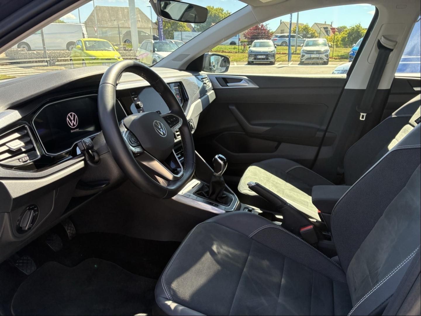 VOLKSWAGEN Polo