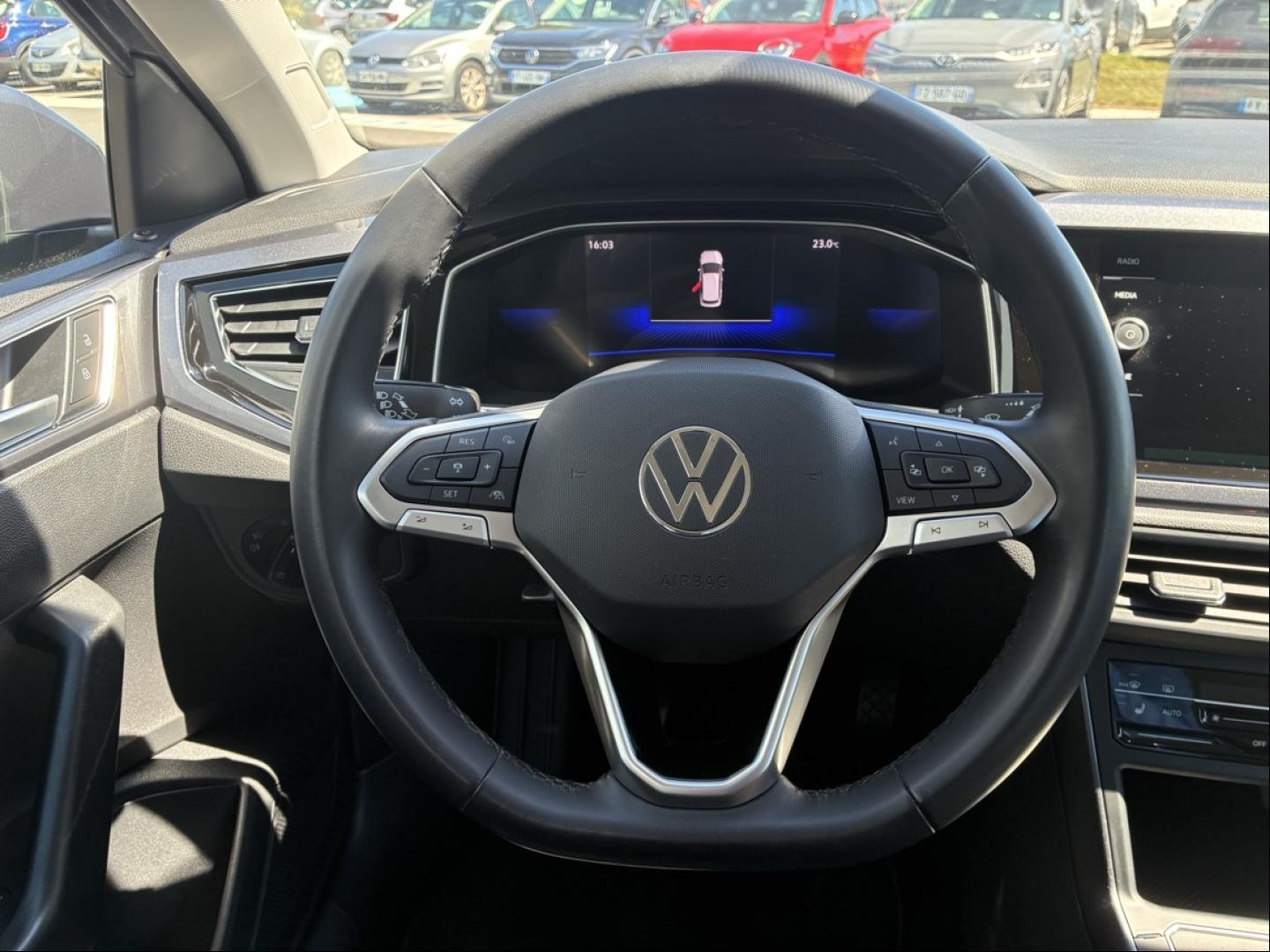 VOLKSWAGEN Polo