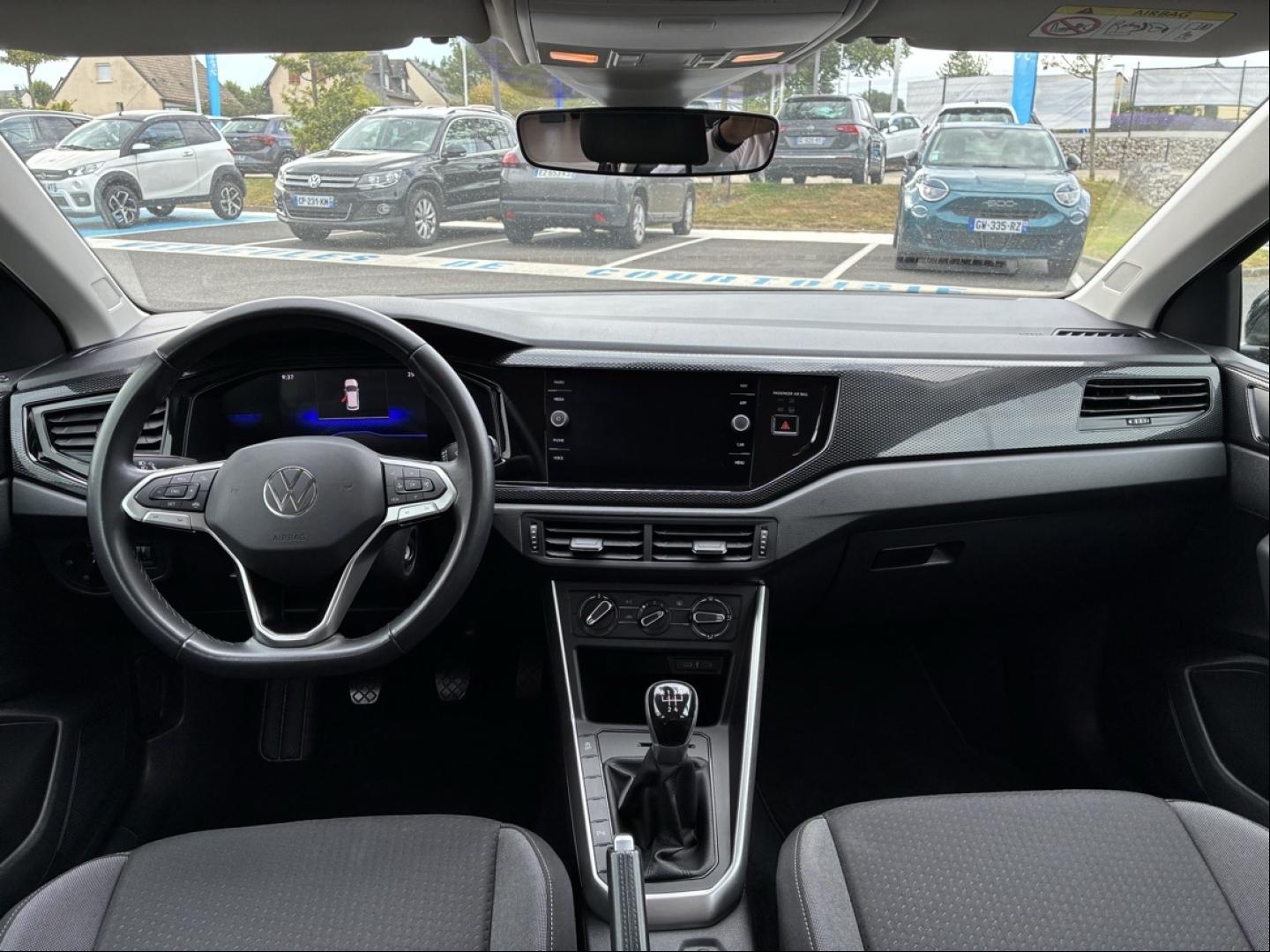 VOLKSWAGEN Polo