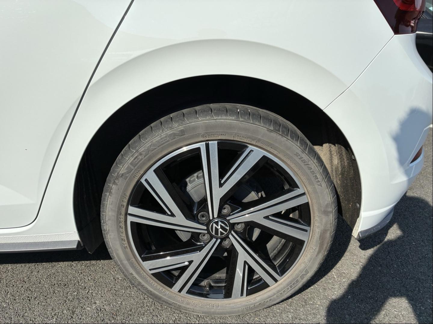 VOLKSWAGEN Polo