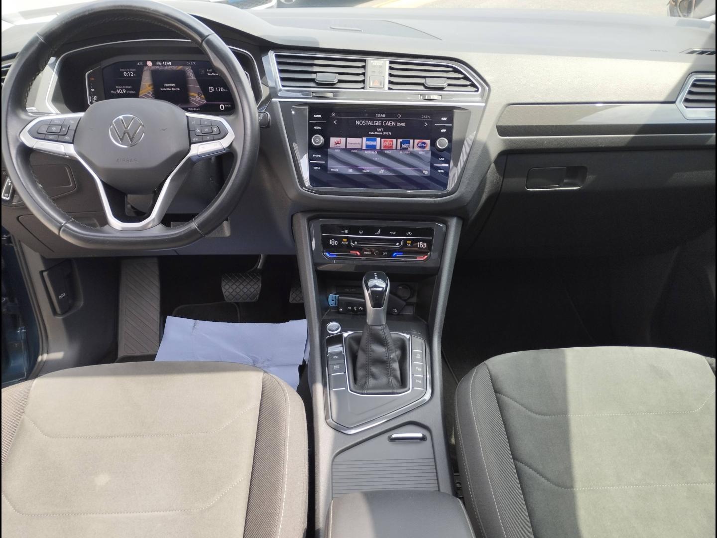 VOLKSWAGEN Tiguan