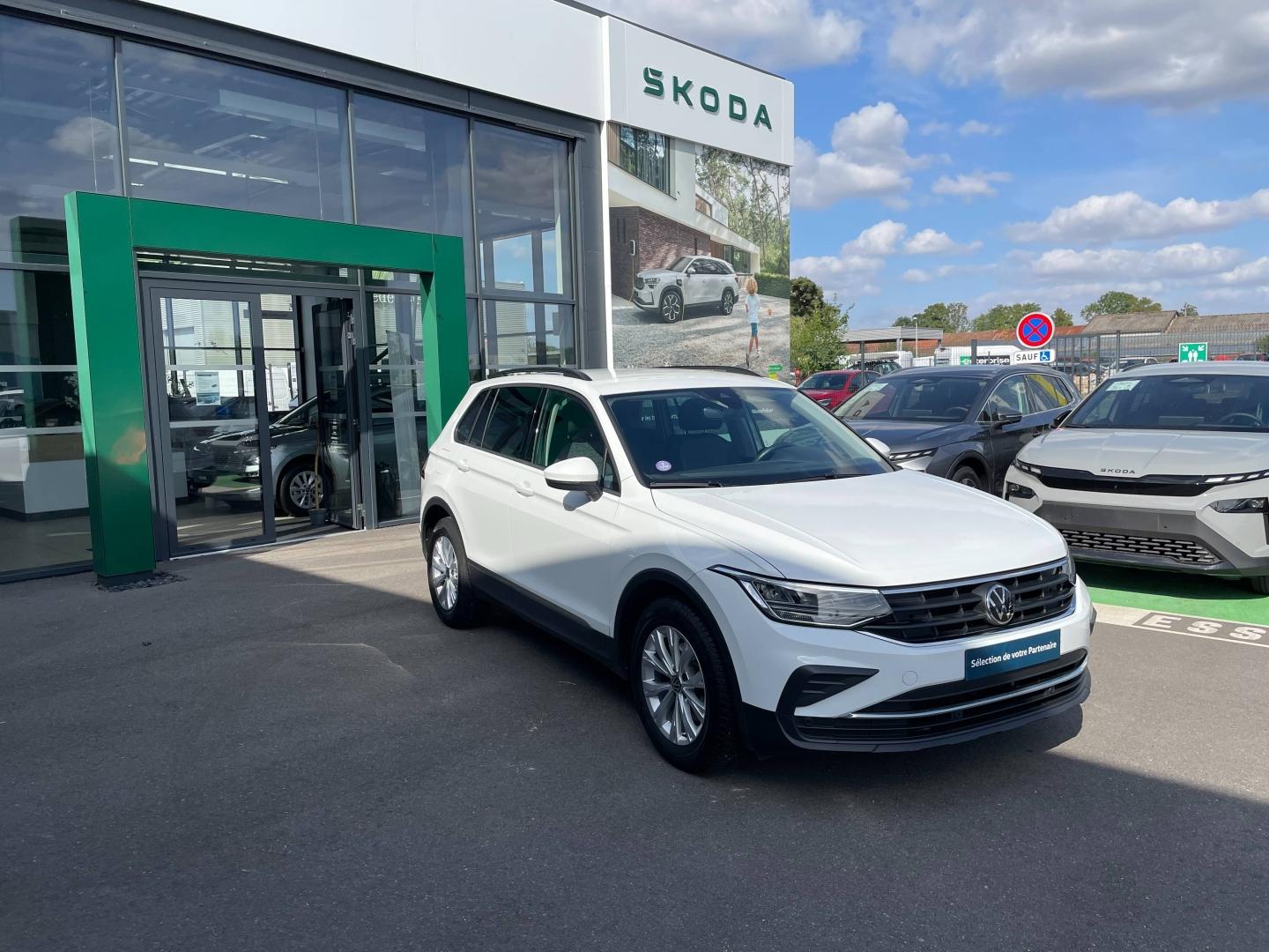 VOLKSWAGEN Tiguan