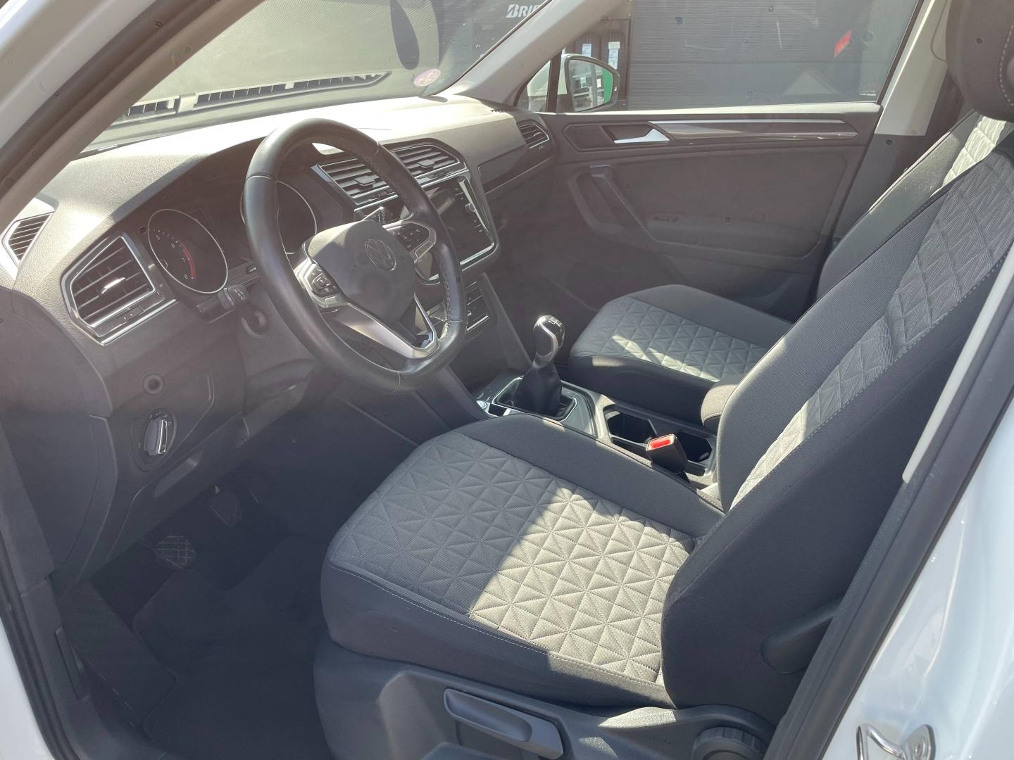 VOLKSWAGEN Tiguan