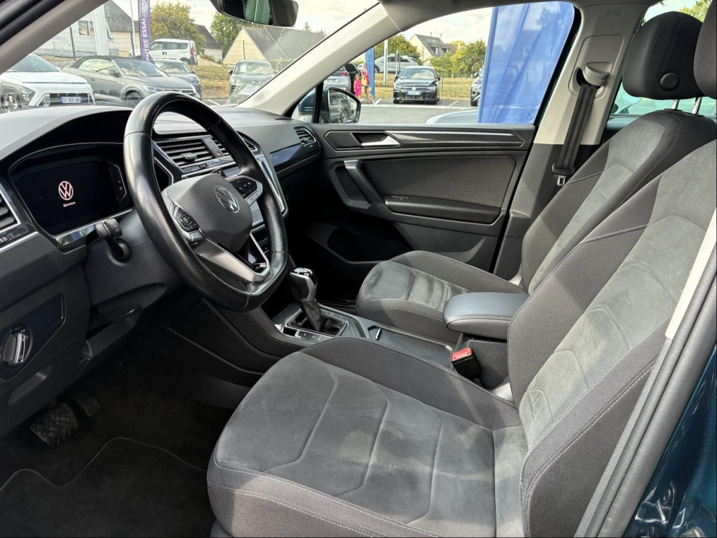 VOLKSWAGEN Tiguan