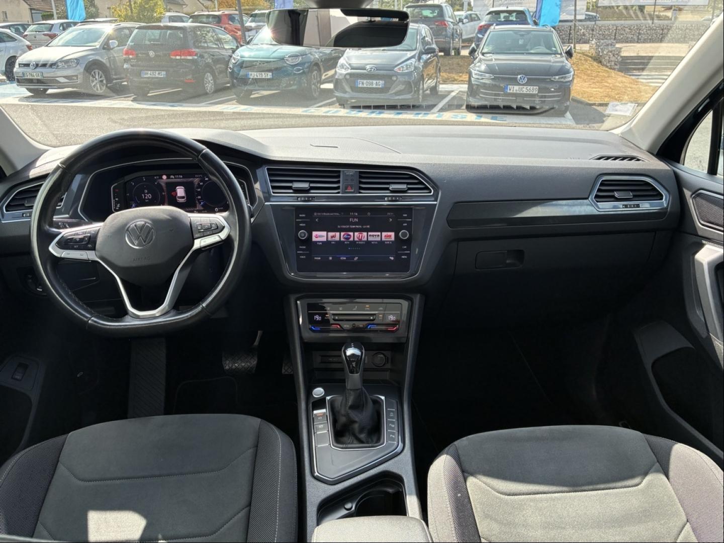 VOLKSWAGEN Tiguan