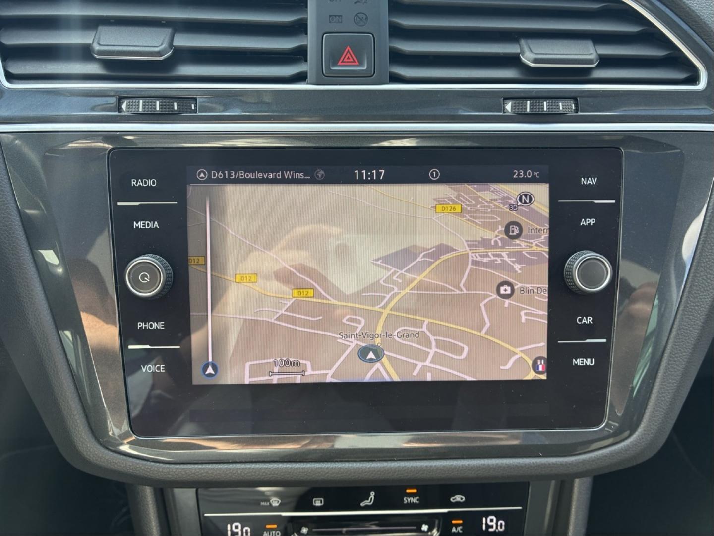 VOLKSWAGEN Tiguan