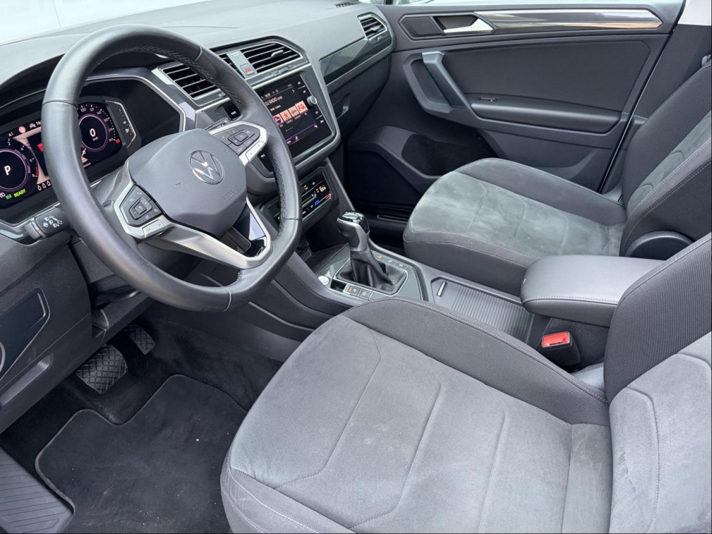VOLKSWAGEN Tiguan