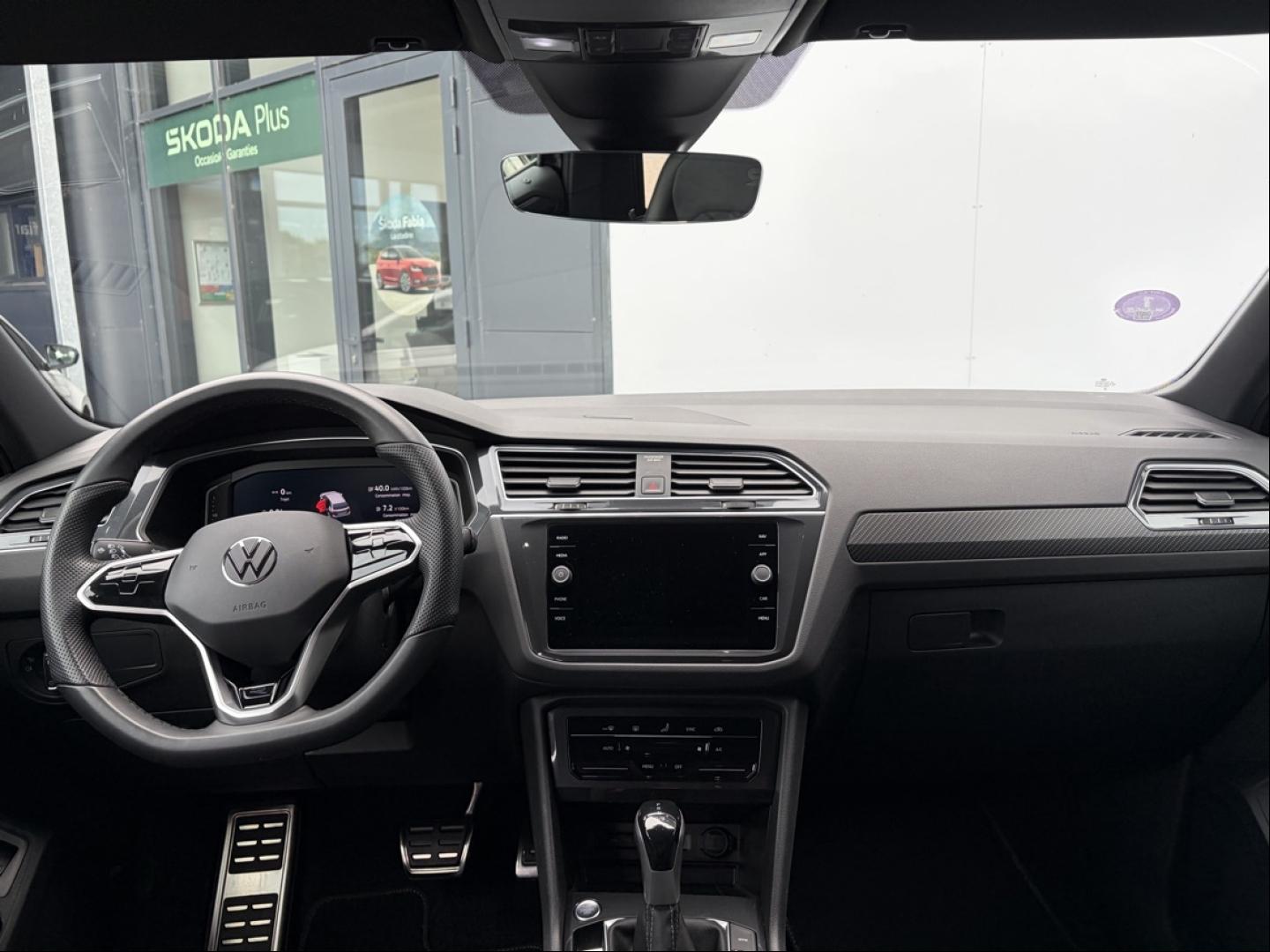 VOLKSWAGEN Tiguan