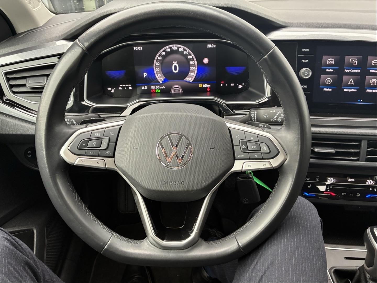 VOLKSWAGEN Polo