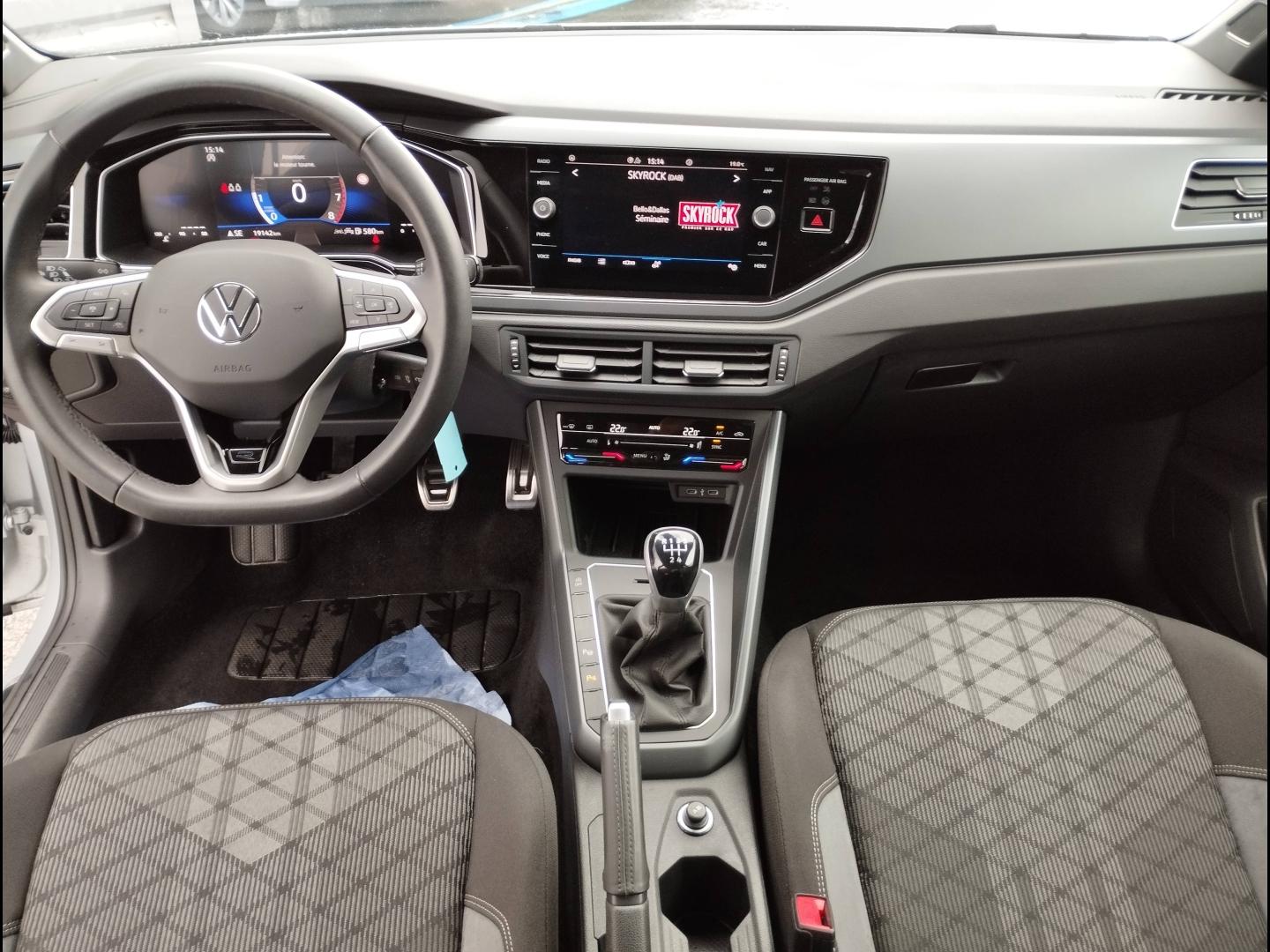 VOLKSWAGEN Polo