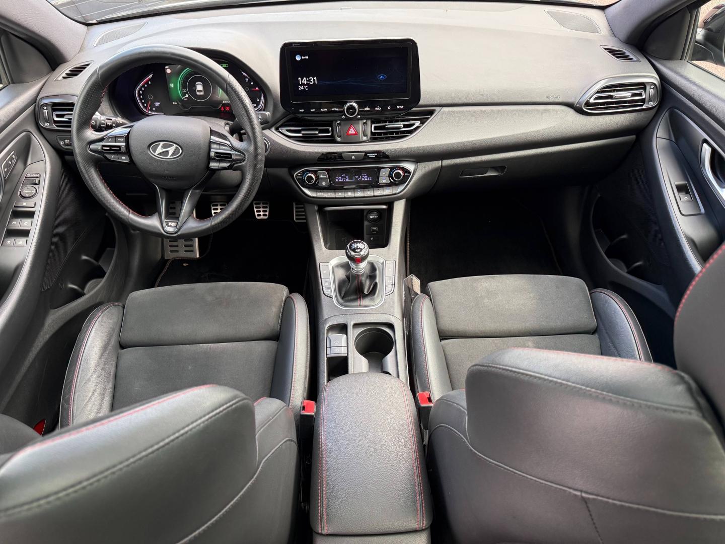 HYUNDAI i30