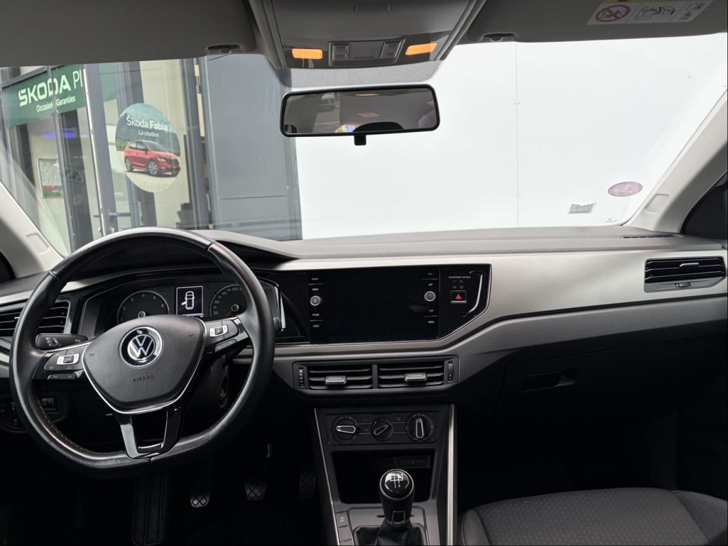 VOLKSWAGEN Polo