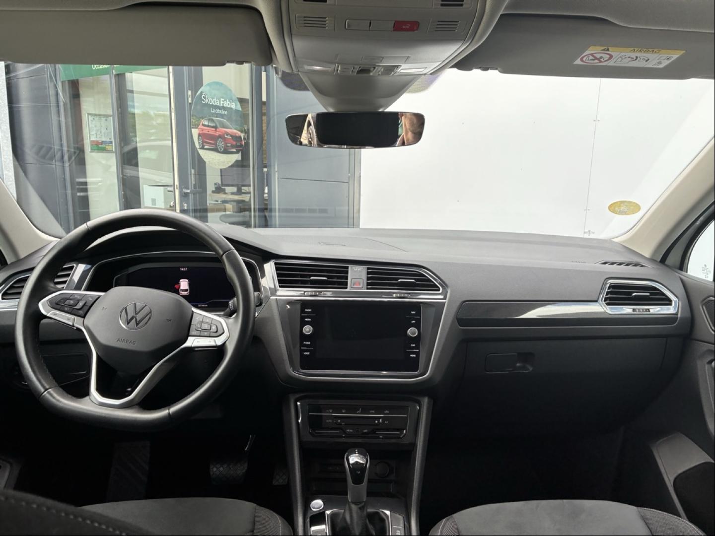 VOLKSWAGEN Tiguan