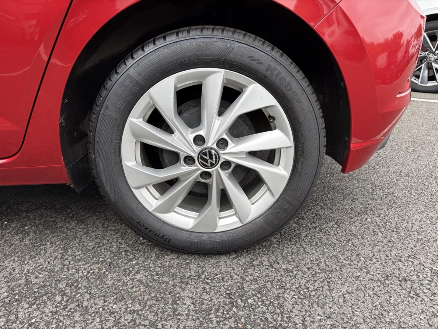 VOLKSWAGEN Polo