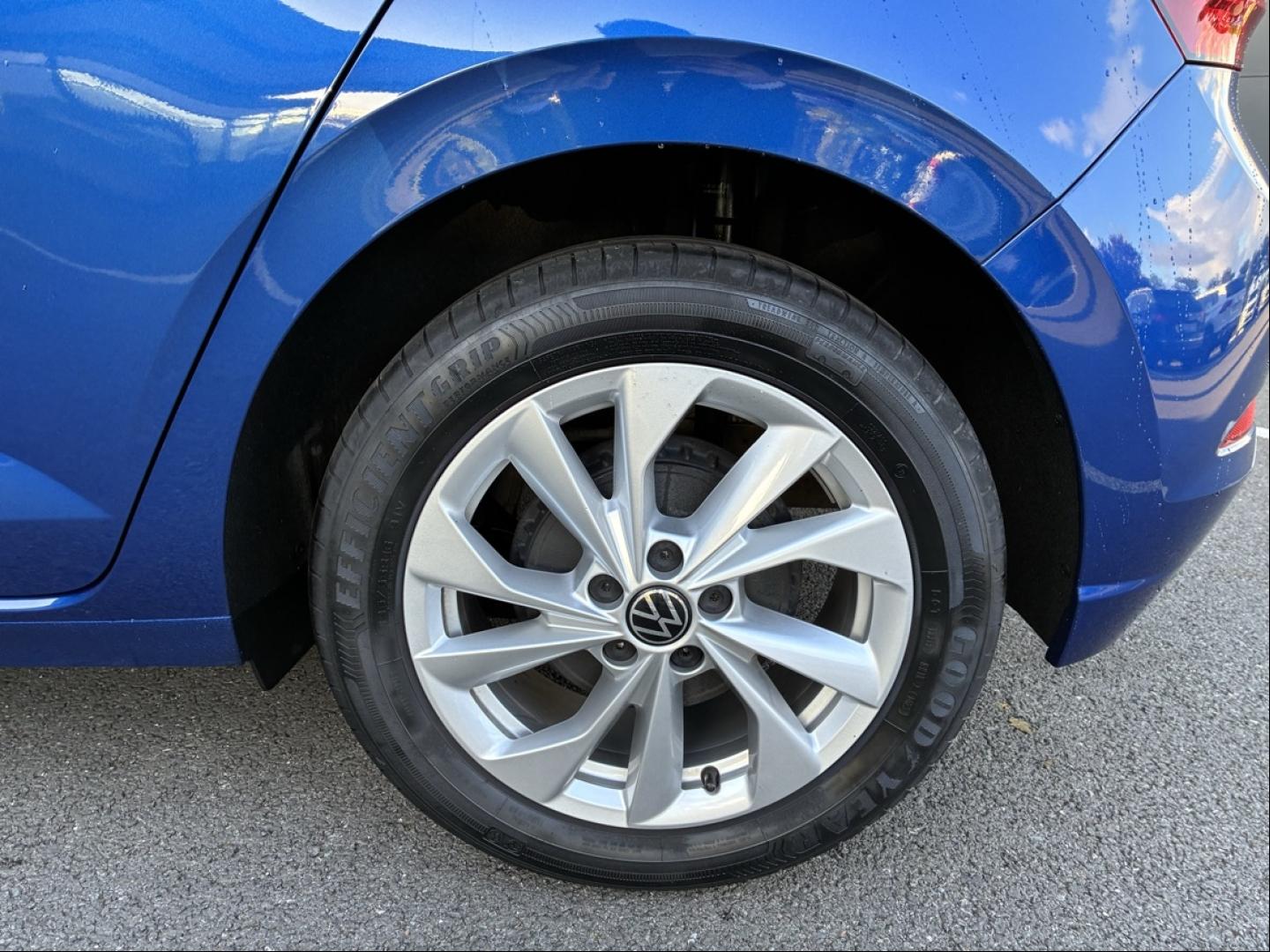 VOLKSWAGEN Polo