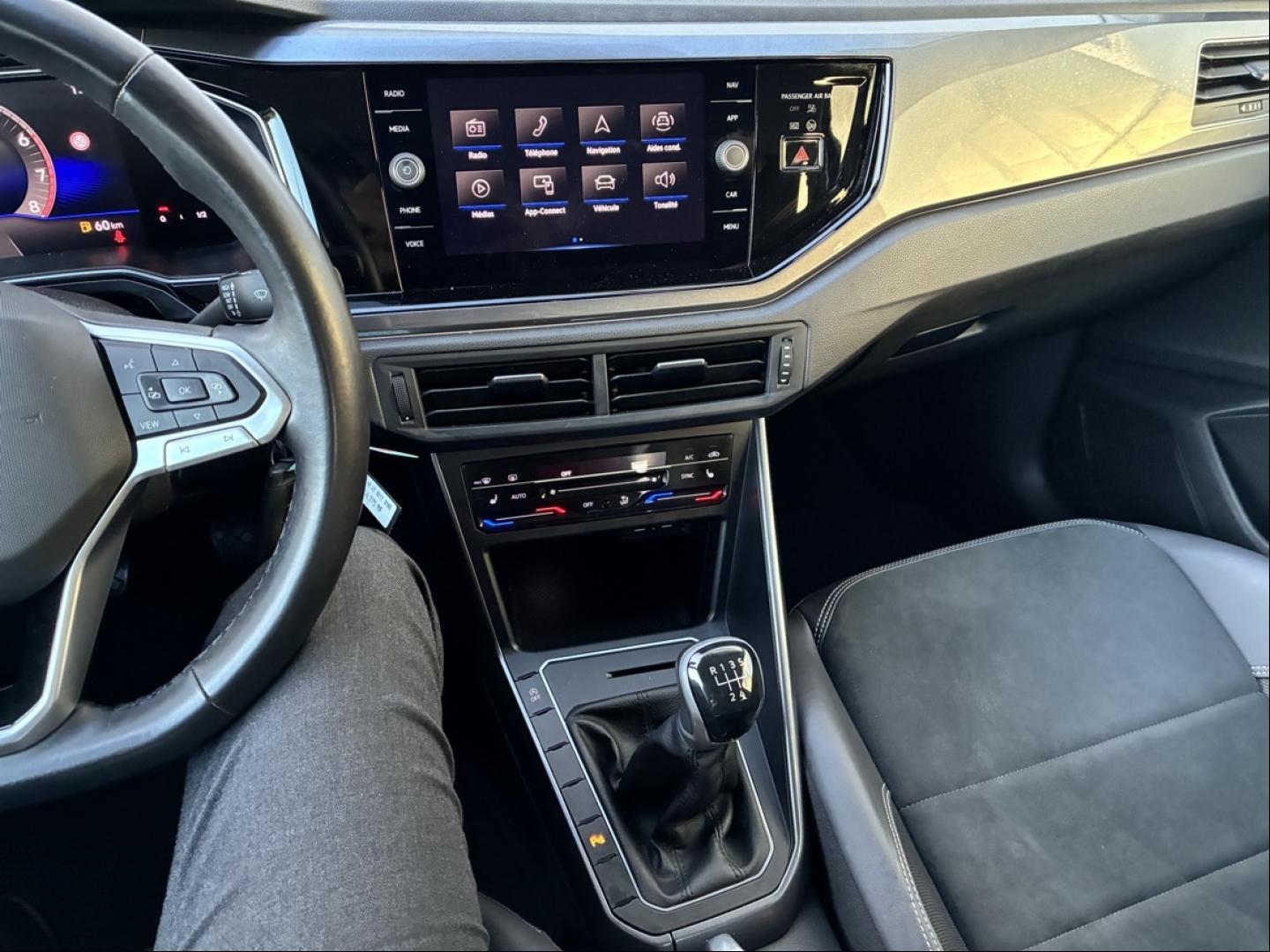 VOLKSWAGEN Polo