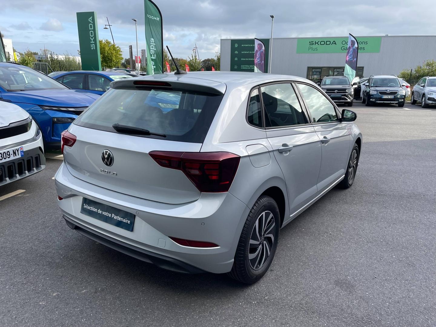 VOLKSWAGEN Polo