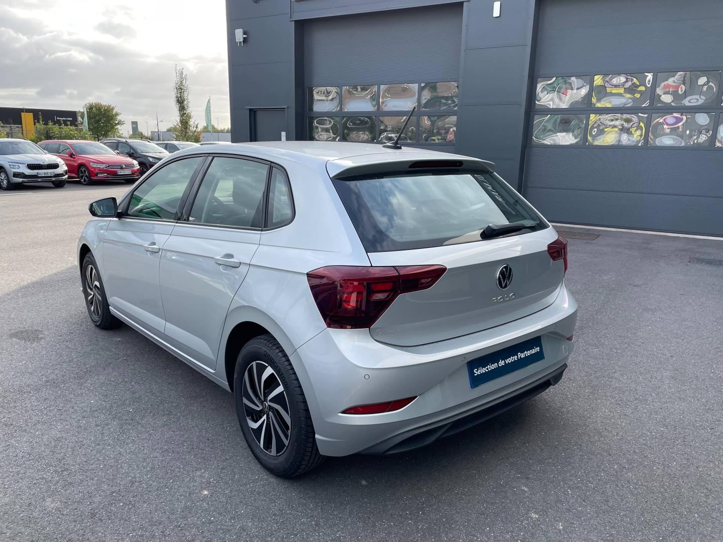 VOLKSWAGEN Polo