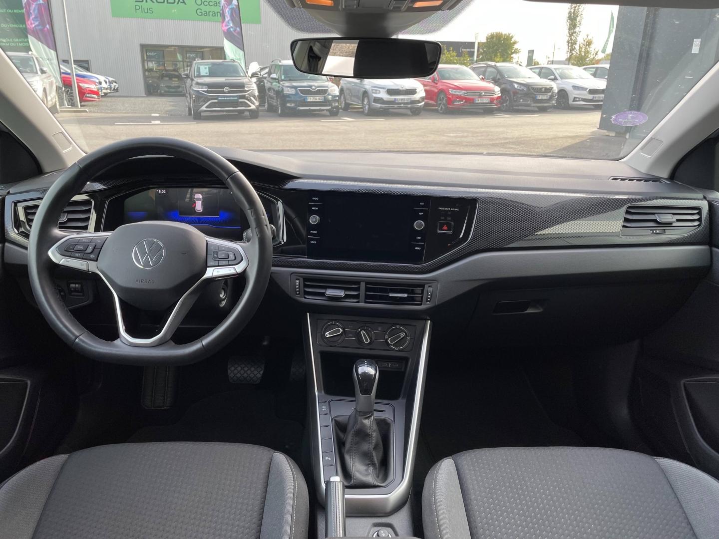 VOLKSWAGEN Polo