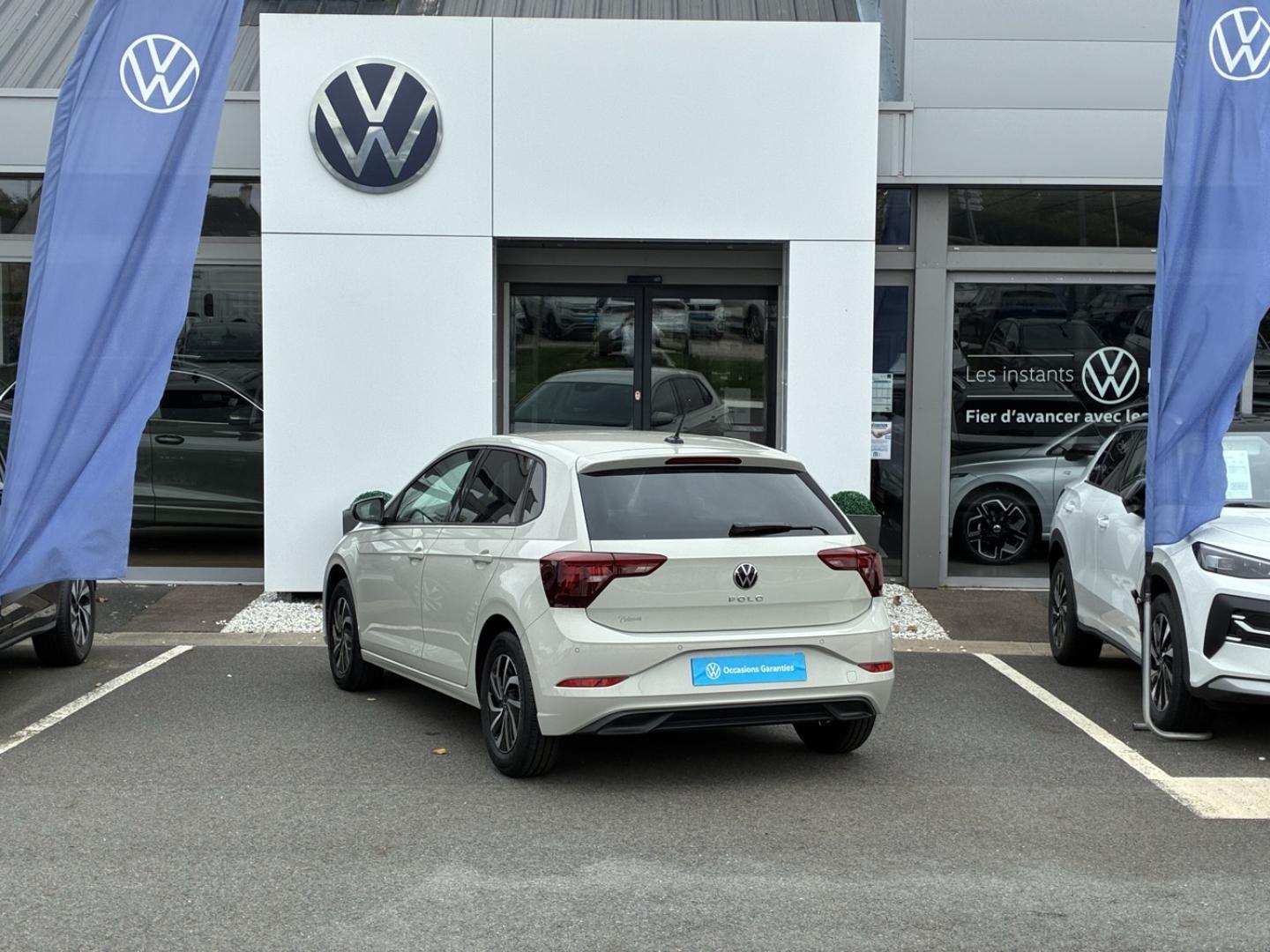 VOLKSWAGEN Polo
