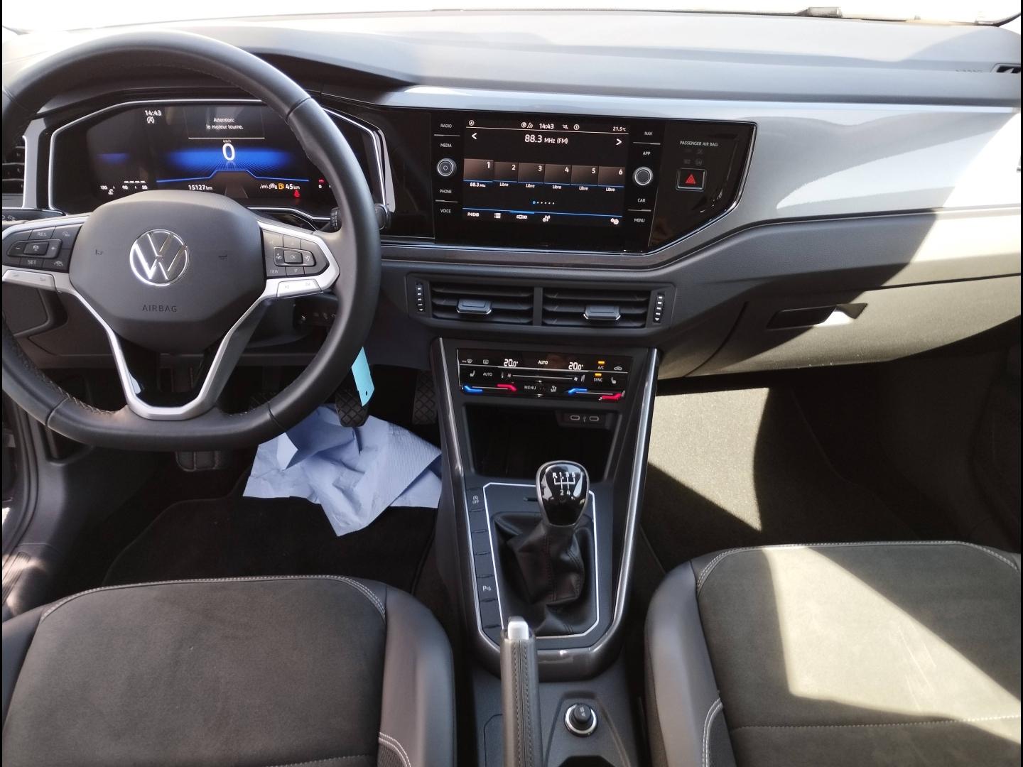 VOLKSWAGEN Polo