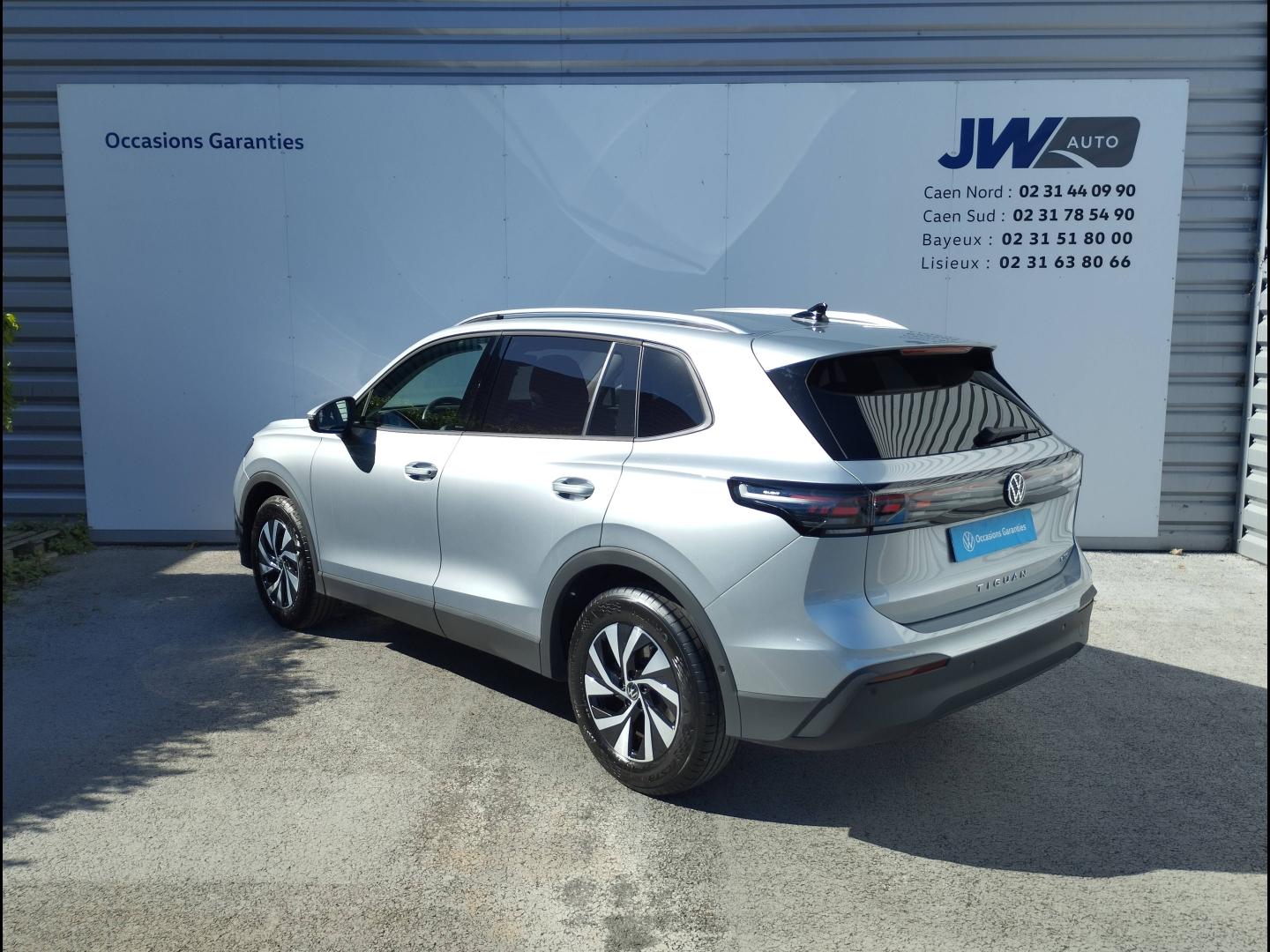 VOLKSWAGEN Tiguan