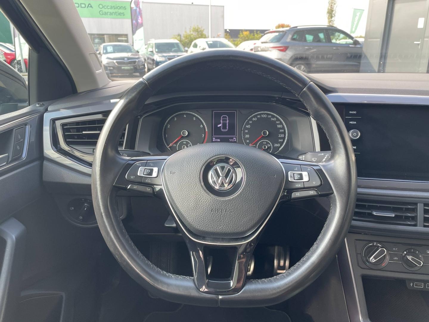 VOLKSWAGEN Polo