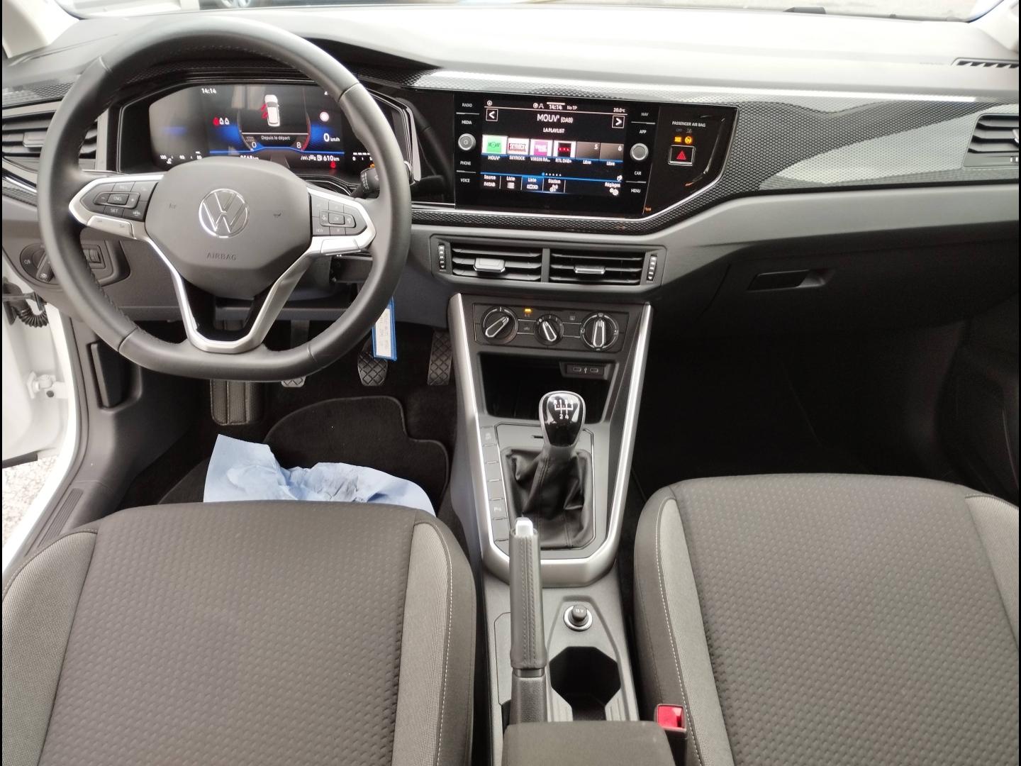 VOLKSWAGEN Polo