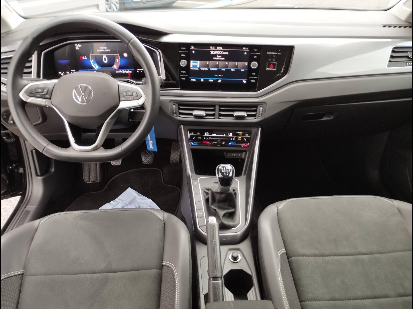 VOLKSWAGEN Polo