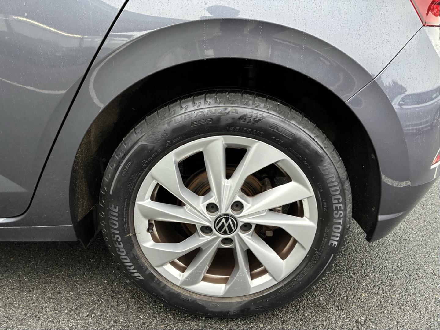 VOLKSWAGEN Polo