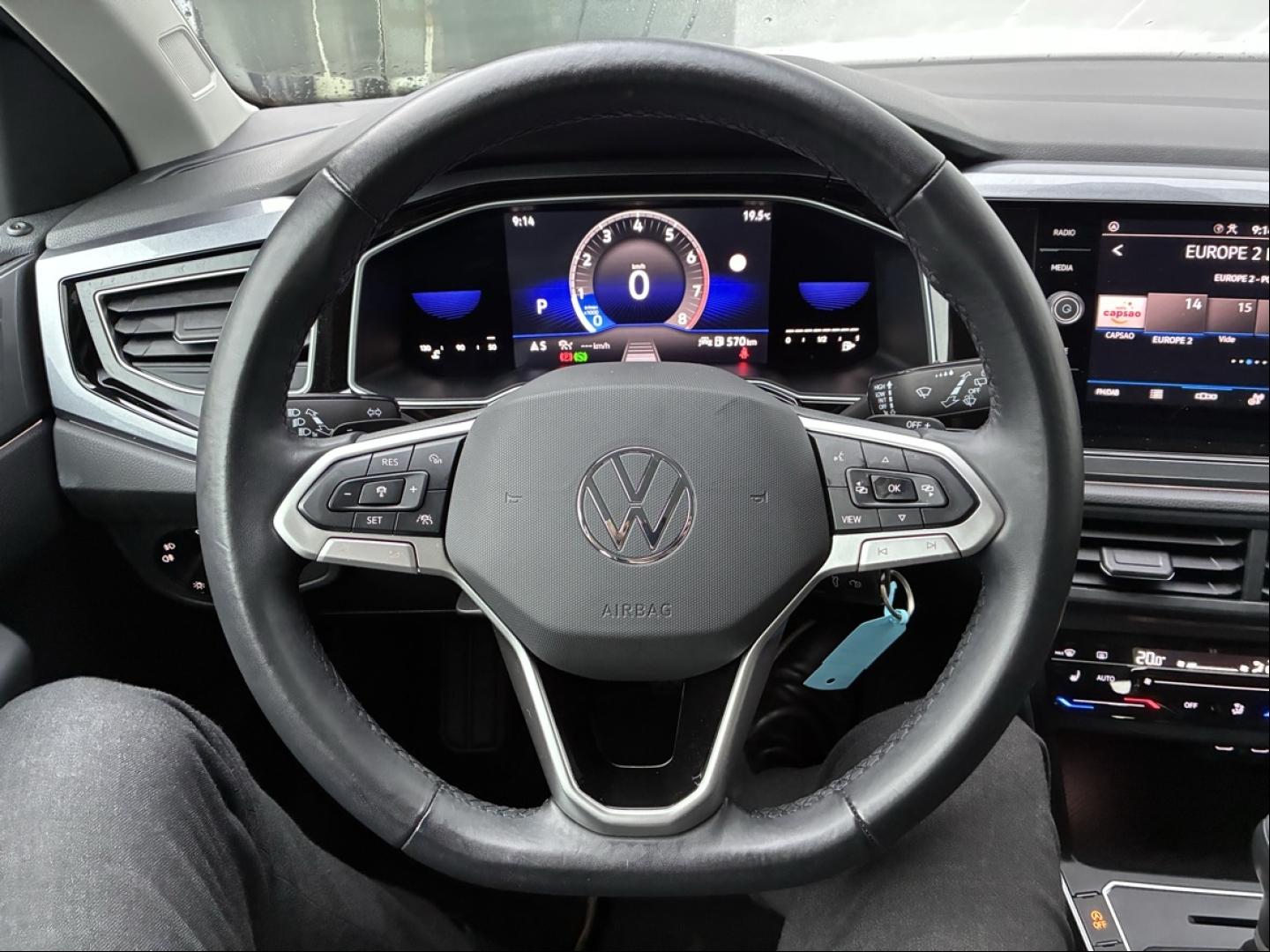 VOLKSWAGEN Polo