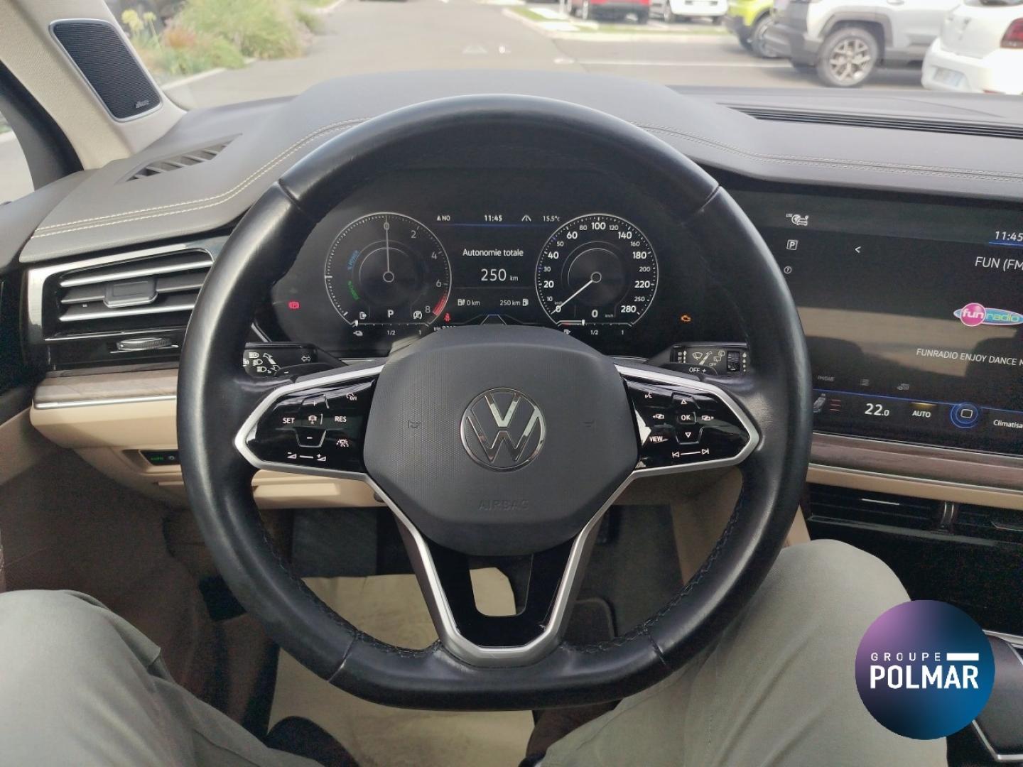 VOLKSWAGEN Touareg