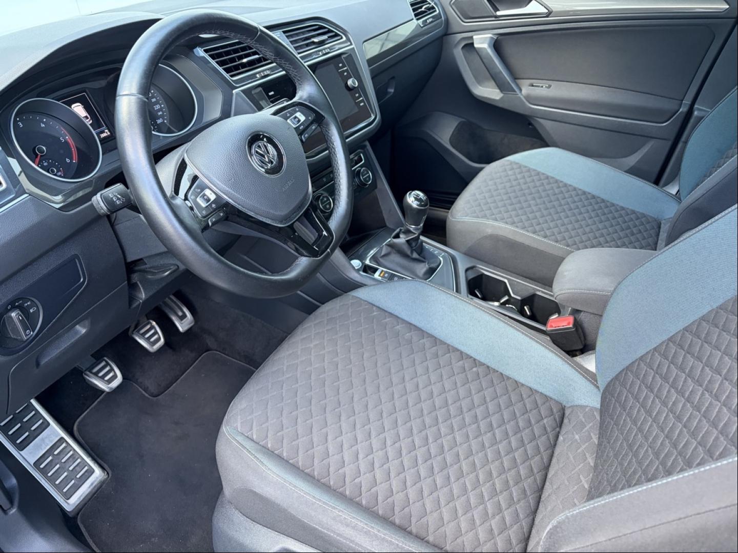 VOLKSWAGEN Tiguan