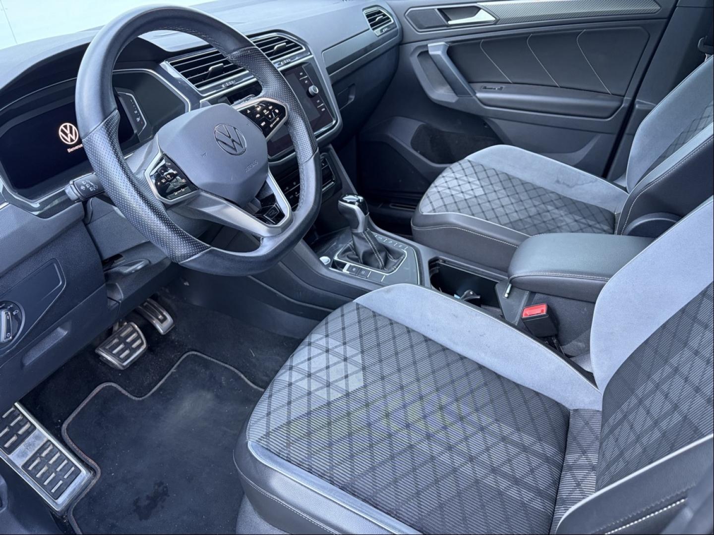 VOLKSWAGEN Tiguan