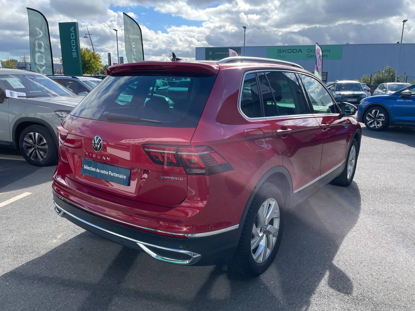 VOLKSWAGEN Tiguan