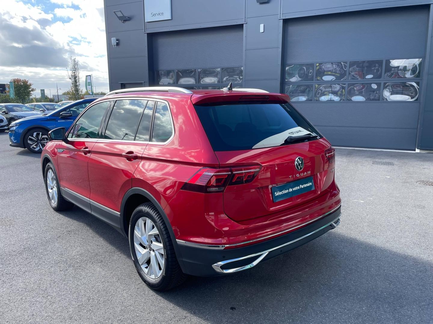 VOLKSWAGEN Tiguan