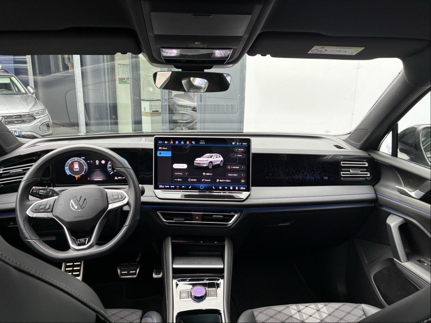 VOLKSWAGEN Tiguan
